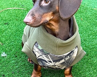 Water-Resistant Dachshund Fleece Jumper: Softshell Tummy, Leaf Print