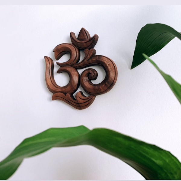 Handgeschnitztes Om Aum Holz Symbol für Meditationsraum, Yoga Studio Dekor | Yoga Liebhaber | Muttertagsgeschenk | Yoga Geschenk | spirituelles Geschenk