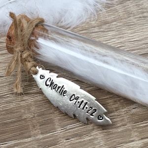 Cadeau souvenir personnalisé plume en pot commémoratif de sympathie pour les personnes endeuillées, cadeau de fausse couche pour la perte d'un bébé par Little Jenny Wren