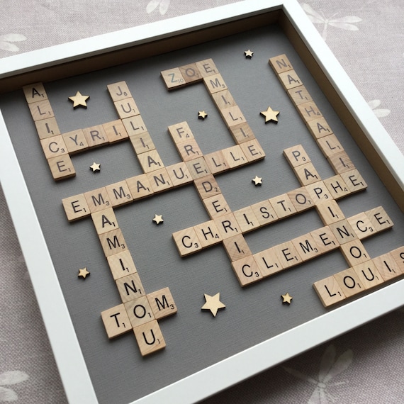 Cadre avec prénoms en lettres scrabble - Souvenirs de deux-mains