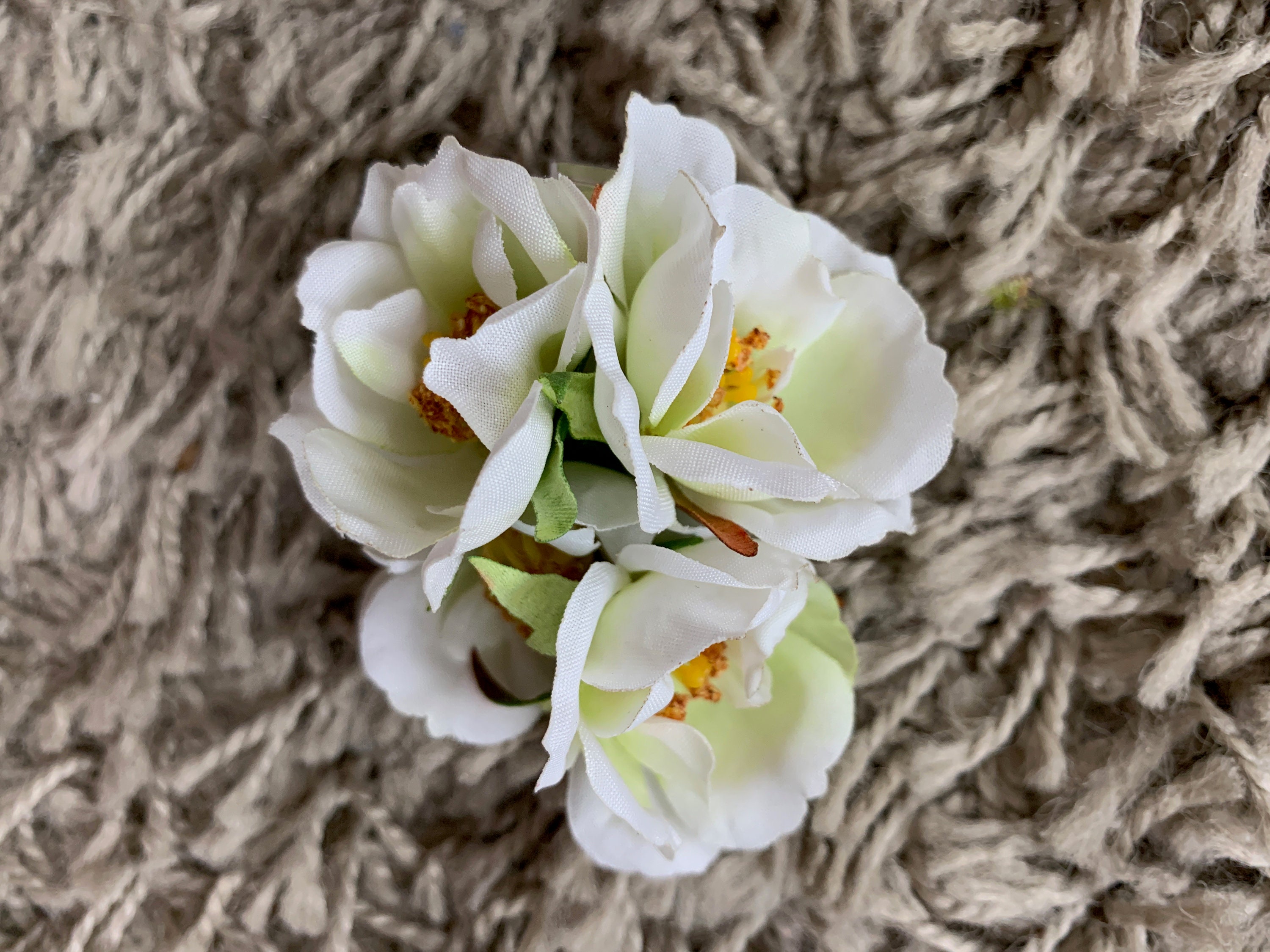 Rose Hair Clip, Handmade in Cream Silk ! Wild Roses - Etsy display picture 1