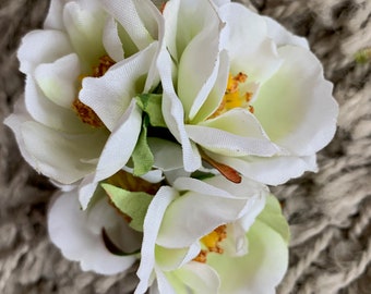 Rose Hair Clip, Handmade in Cream Silk ! Wild Roses - Etsy display picture 1