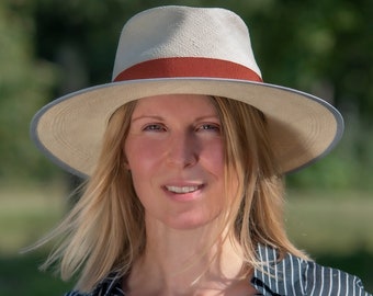 Summer fedora made of finely woven Panama straw. Elegant hat with wide brimmed brim. Handmade in the shade "natural", Vincent