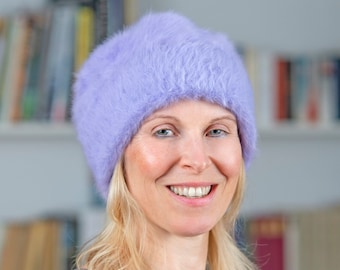 Elegant lilac winter beanie in angora. The cosy and warm designer beanie provides a cool look on frosty winter days. Lil