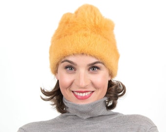 Cuddly winter hat made of angora in bright golden yellow. The warming beanie provides an elegant look on frosty winter days. Lil