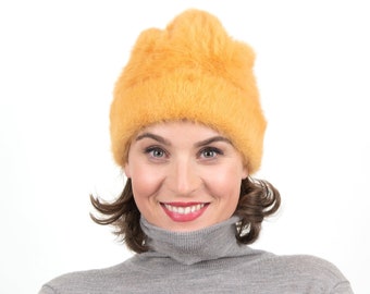 Cuddly winter hat made of angora in bright golden yellow. The warming beanie provides an elegant look on frosty winter days. Lil