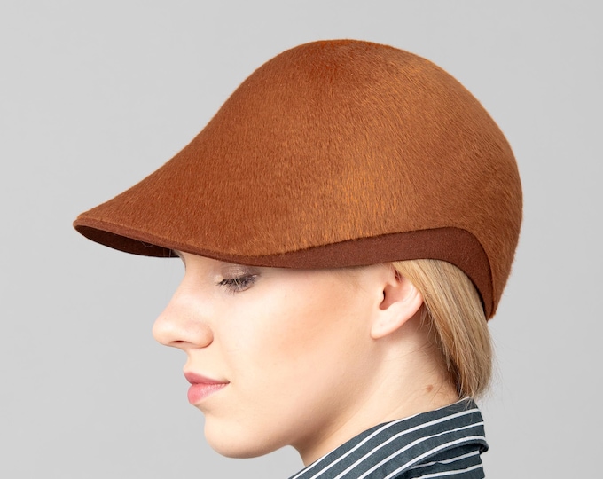 Featured listing image: Sporty, elegant cap made from fine fur felt in a purist design with hat screen. Elaborately crafted by hand. Colour: brick, Cielo