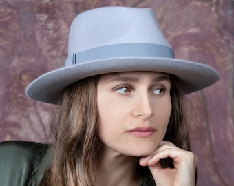 Light grey ladies fedora with wide symmetrical brim. Handmade designer hat made of fine hair felt inspired by the androgynous style. Ilo