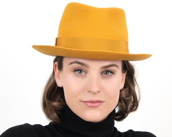 Light hat made of fine, bright yellow fur felt. The felt hat is a handmade unicum in puristic design, perfect for him and her. Jel