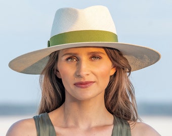 Summer fedora made of finely woven Panama straw. Elegant hat with wide brim and green band. Handmade in the shade "natural", Vincent