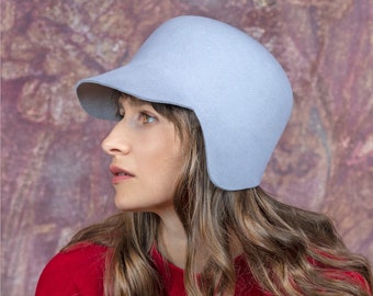 Noble fur felt cap with earflaps and small peak in minimalism chic. Handmade unique piece for her / him in the shade "light grey", Cato