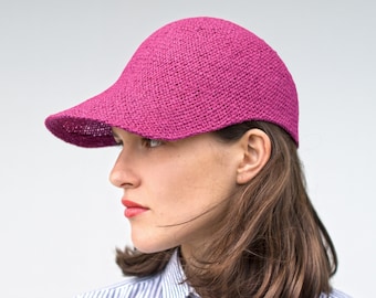 Light sporty summer cap with visor for her in elegant design. Handmade from air-permeable paper yarn, in the colour titian red. Ciel