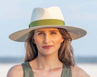 Summer fedora made of finely woven Panama straw. Elegant hat with wide brim and green band. Handmade in the shade "natural", Vincent