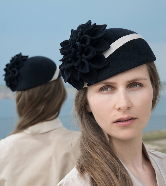 Elegant, Handmade Cap Made of Hair Felt With Stylised Flower  display picture 1
