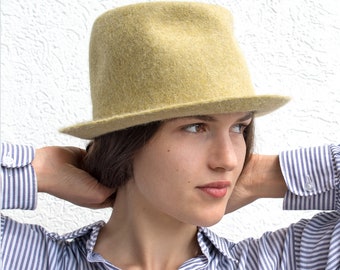 light crumple hat made of fine graver hair in a rustic look, puristic ladies travel hat for the individual urban summer/autumn style, Mika