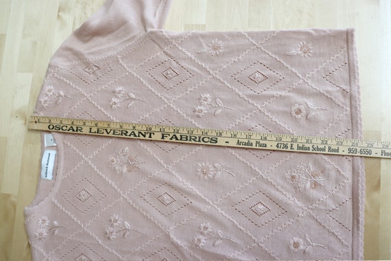 Sweet vintage light  pink floral sweater with emb… - image 10