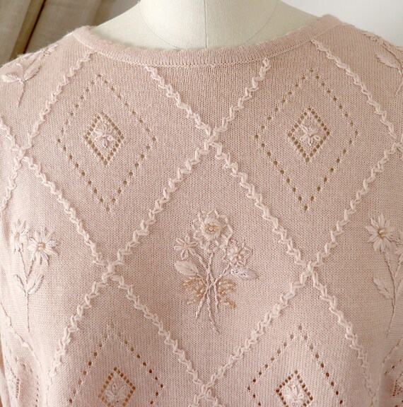 Sweet vintage light  pink floral sweater with emb… - image 5