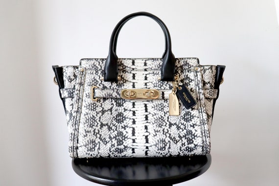 Coach shop swagger purse