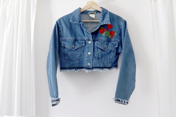 Super cute vintage cropped denim jacket with patc… - image 2