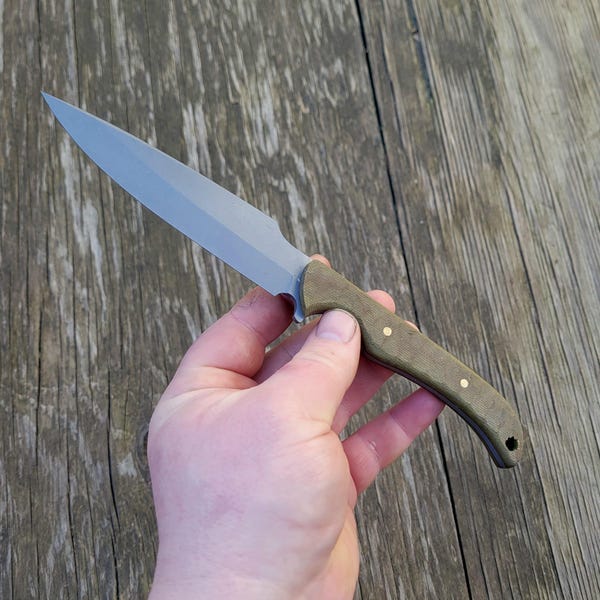 Faca artesanal para bushcraft, caça e uso diário em aço 80CRV2 com cabo em Micarta verde oliva - DISPONÍVEL - Sem prazo de entrega
