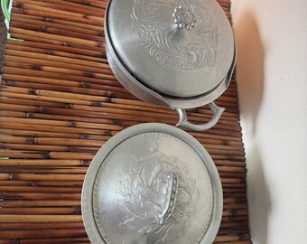Lot de plats de service couverts en aluminium forgé à la main Everlast vintage, couvercles floraux végétariens