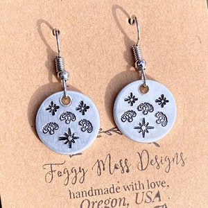January birth month flower earrings, carnation earrings, floral earrings, birth month flowers, birth chart, zodiac, birthday gifts