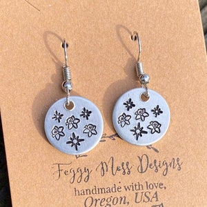 March birth month flower earrings, Daffodil earrings, birth months flowers, birthday gifts, lightweight earrings, zodiac, birth chart
