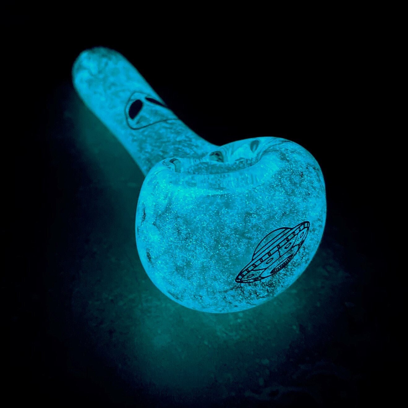 Double Aliens Glow in the Dark Glass Pipe * Galaxy Pipes * Cute Pipes…