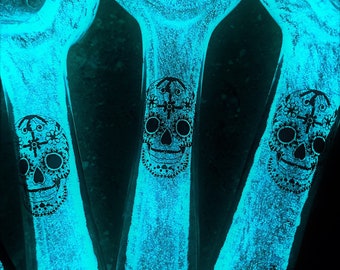 Glow in the Dark Glass Pipe Glowprint "Sugarskull", Día de los Muertos, Girly Pipe, Day of the Dead, Cool Pipes, Cheap Pipe, Tobacco Pipes