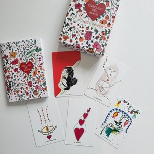 Oráculo do Amor, 53 cartas com ilustrações e livro de instruções.