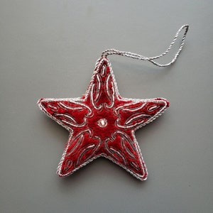 Hand made red silver star Christmas ornament, hand embroidered velvet Christmas decoration, holiday gift tag, wine gift tag,wreath, vintage 画像 1