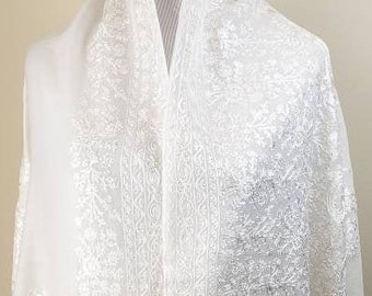 cream shawl for wedding guest