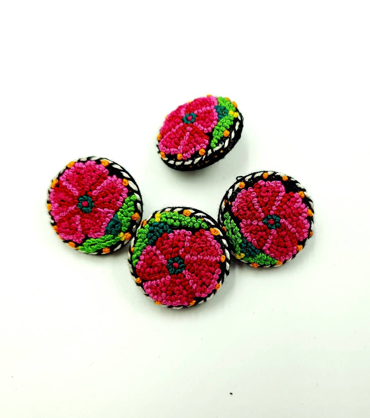 Embroidered buttons, handcrafted buttons, buttons with embroidery