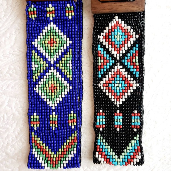 Beaded elastic stretch belt with wood buckle, colorful rodeo belt for her, cowgirl fashion style, adjustable cinch belt, western wear