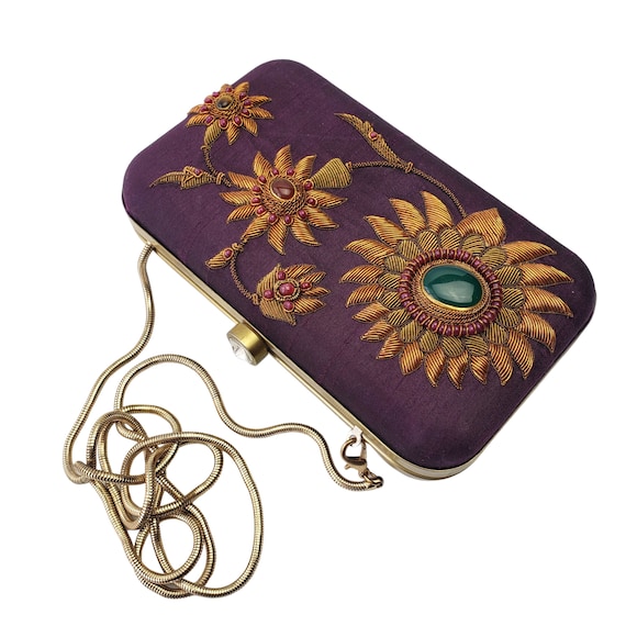 Clutch in seta viola ricamata a mano con lavoro zardozi e | Etsy Italia