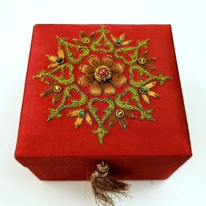 embroidered box keepsake box black velvet box gift for him Men/'s jewelry storage box memento box zardozi star ruby gift for father
