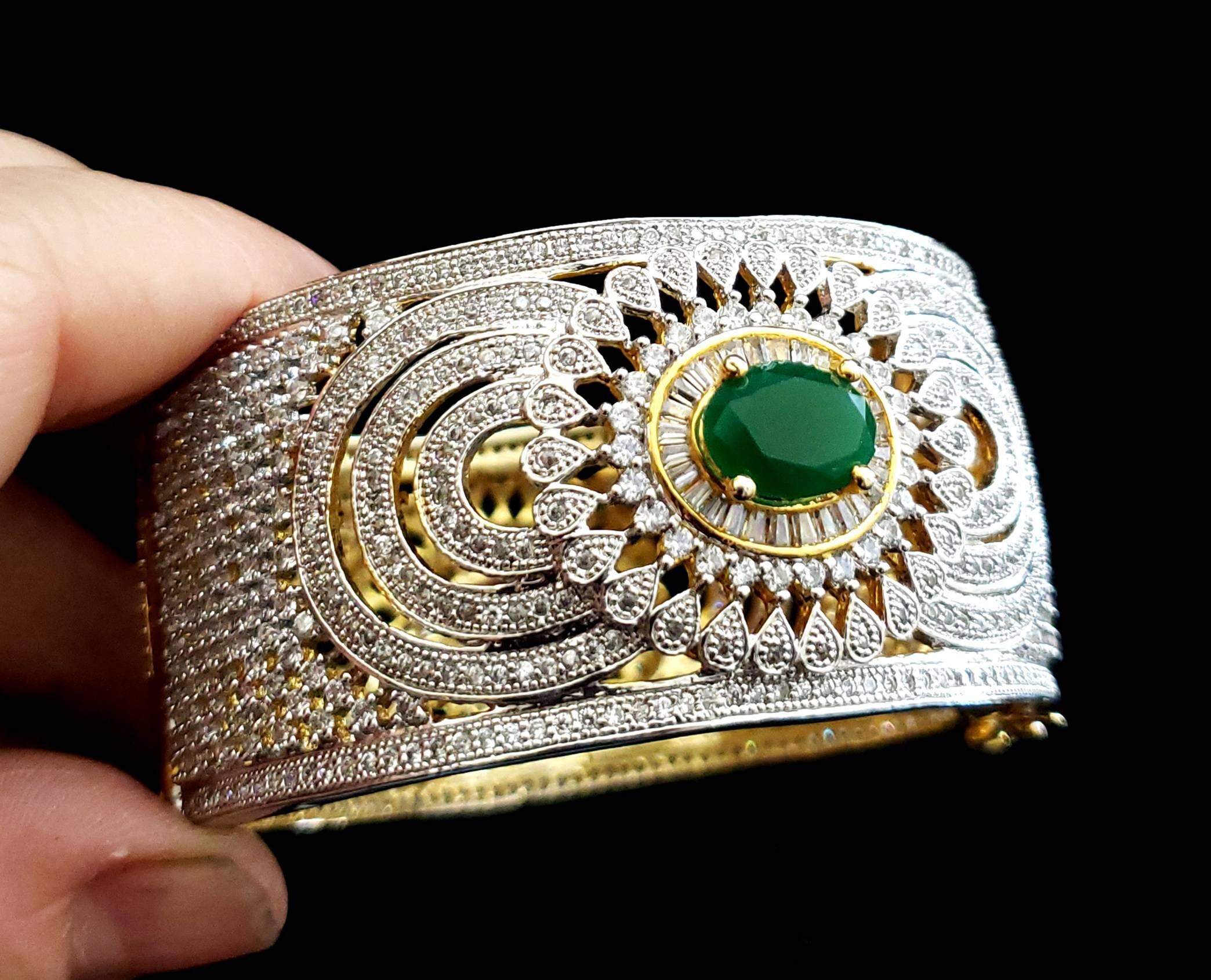 CRYSTAL CUFF BROAD CRYSTAL CUFF BROAD