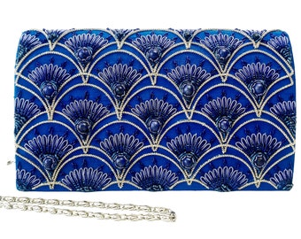 Bolso de noche de seda azul art déco bordado con patrón de escamas de pescado plateado y lapislázuli, bolso de plumas de pavo real, bolso de la India, regalo para ella