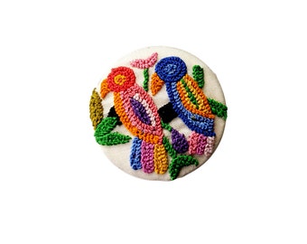 Botões de papagaio bordados artesanais: botões artesanais enfeitados e colecionáveis