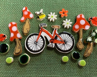 Ciclismo a través de los mosaicos del bosque de hongos para mosaico: 4” (bicicleta mirando hacia la izquierda)