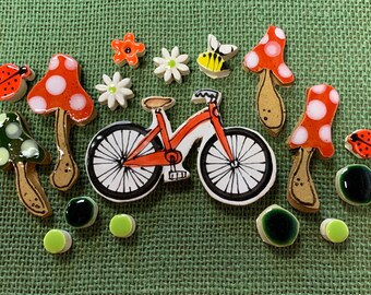 Ciclismo a través de los mosaicos del bosque de hongos para mosaico: 4” (bicicleta mirando hacia la derecha)