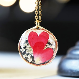 Rose Necklace, Pressed Flower Necklace, Resin Jewelry, GOLD Necklace, Pressed Flower Jewelry, Terrarium Jewelry, Dried Flower