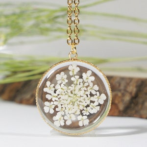 Queen Anne&#39;s Lace Necklace, Pressed Flower, Gold Pendant Necklace, Flower Pendant Necklace, Real Pressed Flower Necklace, Resin Necklace