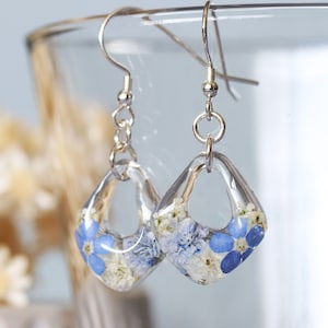 Forget me not earrings, Pressed Flower jewelry, Silver Earrings, Tiny Forget me not Resin earrings, Gifts for Her, Natural Jewelry