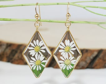 Tiny Daisy Earrings, Pressed Flower Earrings, Flower Earrings, White Flower Earrings, Resin Earrings, Resin Jewelry, Real flower Jewelry