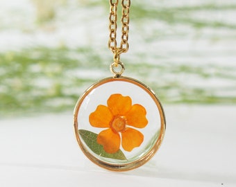 Orange Pressed Flower Necklace, Real Flower Jewelry, Orange Necklace, Resin Necklace, Resin Jewelry, Birthday Gift for her, Mothers Day Gift