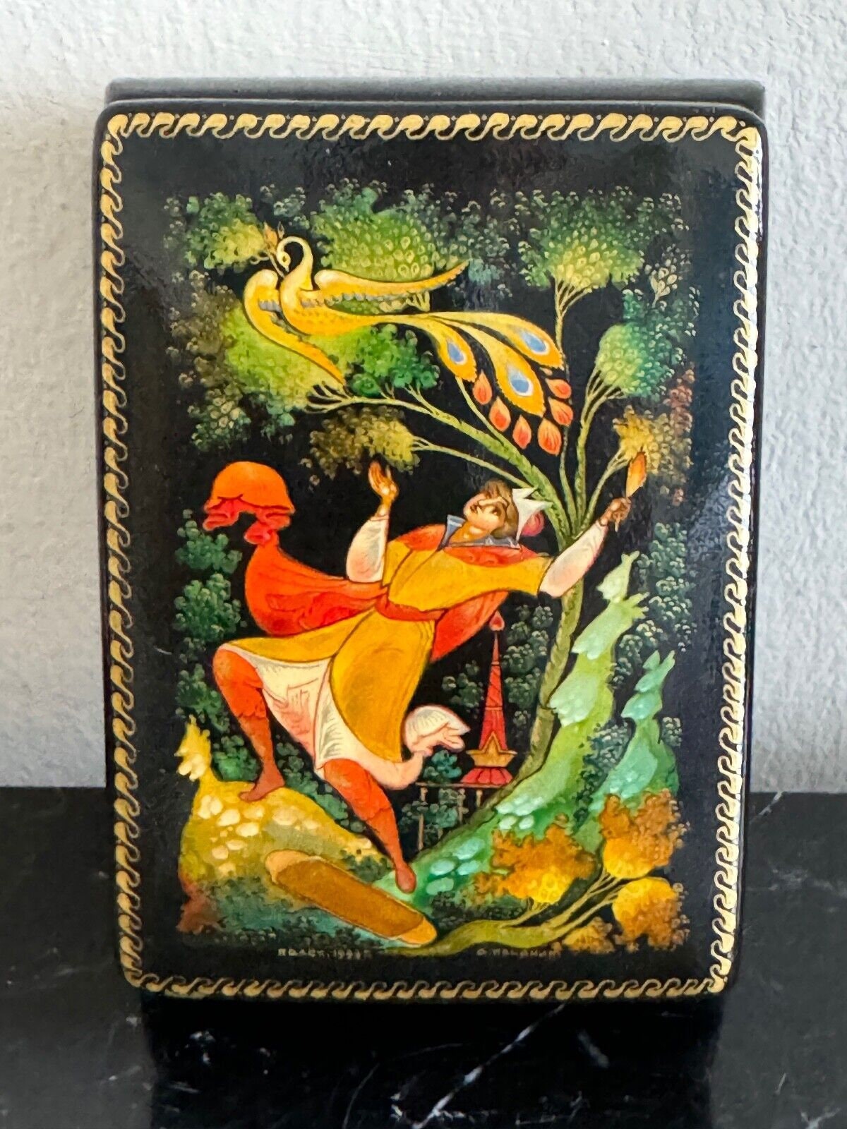 洋書 Russian Lacquered Miniatures Vintage Russian Lacquer Box, Miniature Hand Painted Box