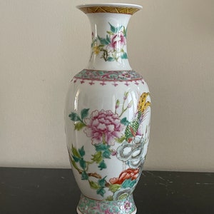 Vintage Mid 20th Century 1950's Chinese Hand Painted Famille Rose Porcelain Vase