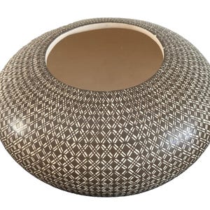 Mata Ortiz Pottery Chihuahua, Mexico Olla Bowl Signed by Arturo Ledezma Veloz