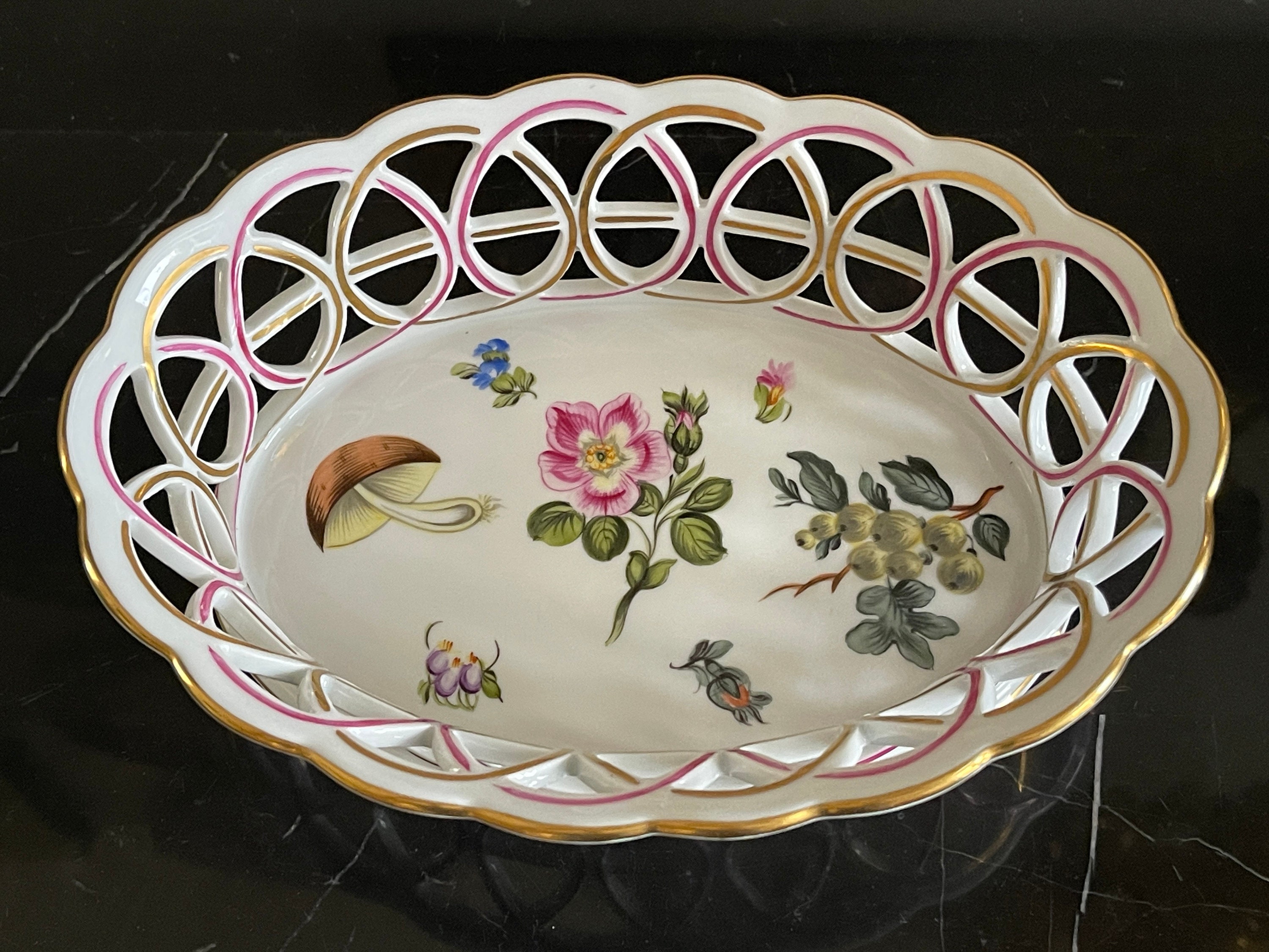 Herend Porcelain Hungary Market Garden Openwork Basket 7403 / FRN